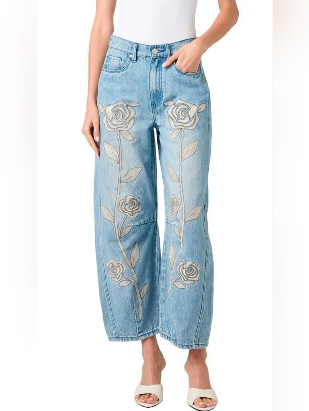 NWT Floral Embroidered Barrel Jeans